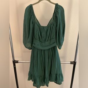 Green, puffy quarter sleeve dress. Open back with bow detail